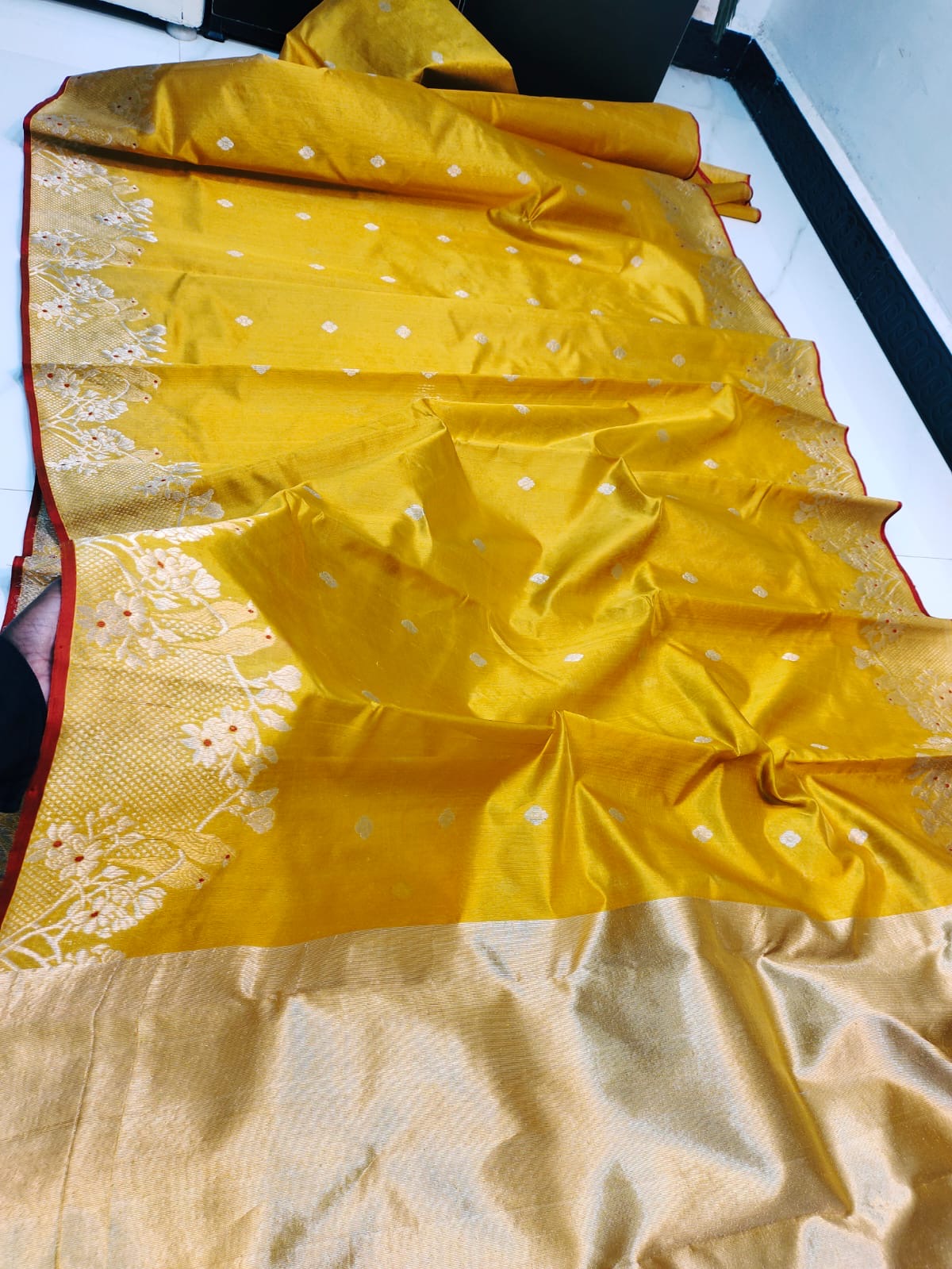 Handwoven Silver Radiant Mustard Yellow Chanderi with Silver Zari Scalloped Border Chanderi Pattu Silk Saree - Authentic Chanderi silk sarees Chanderi Saree