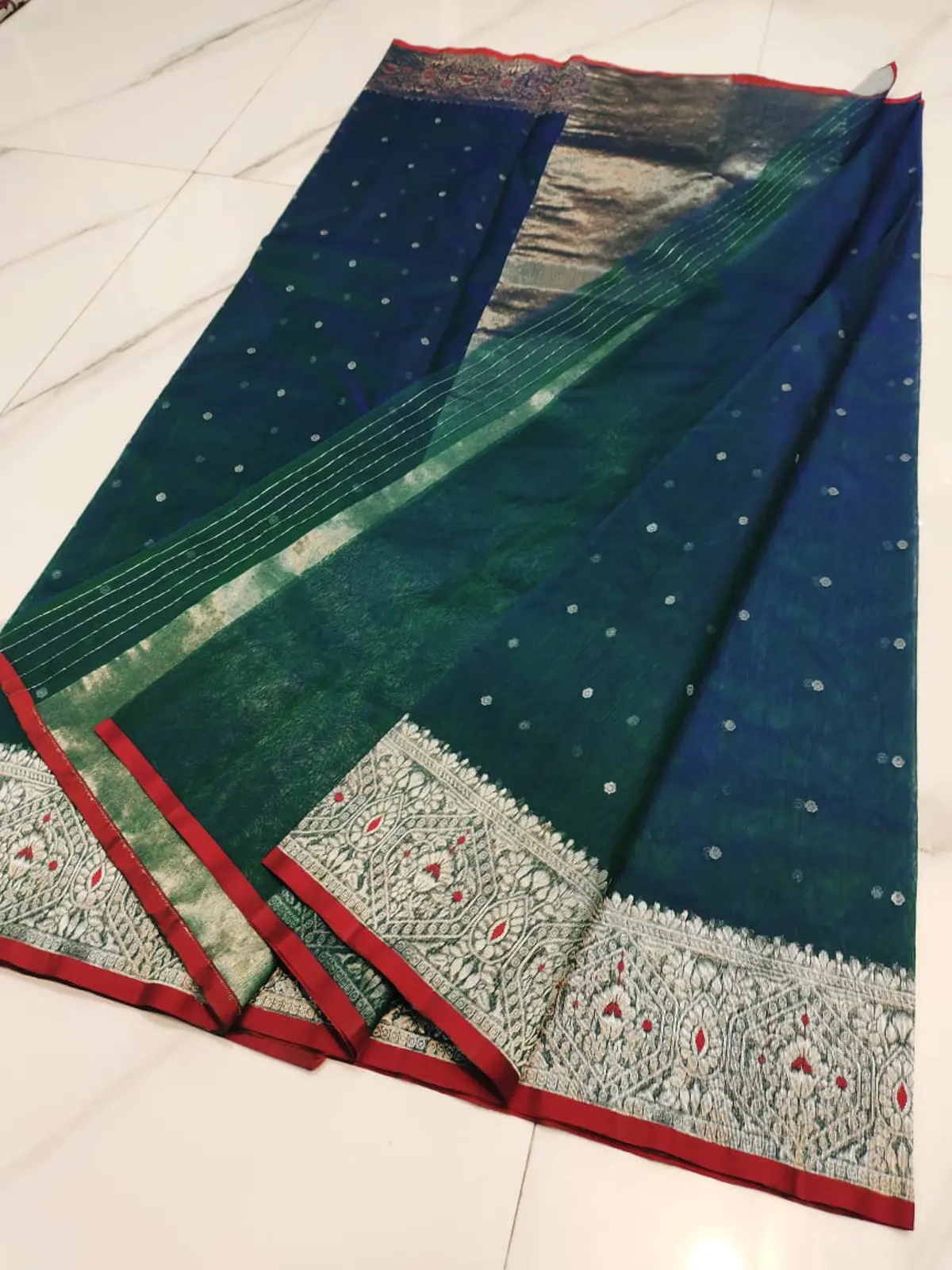 Handwoven Emerald Green & Sapphire Blue Ombre with Antique Silver Zari Emerald and Sapphire Ombre with Antique Silver Zari Border Chanderi Silk - Authentic Chanderi Silk Saree Chanderi Saree - View 5