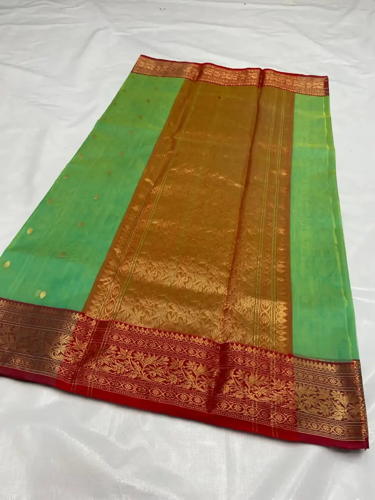 Handwoven Emerald Green & Gold Emerald Green with Gold Buti Chanderi Saree - Authentic Chanderi Silk Saree Chanderi Saree - View 3