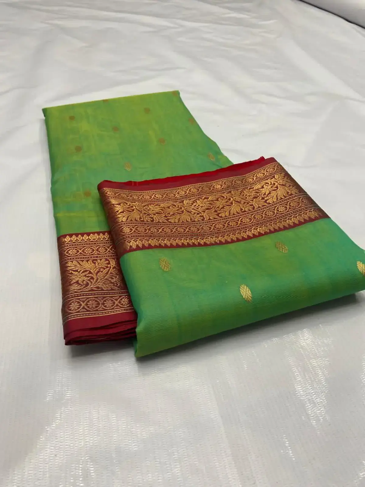 Handwoven Emerald Green & Gold Emerald Green with Gold Buti Chanderi Saree - Authentic Chanderi Silk Saree Chanderi Saree - View 4