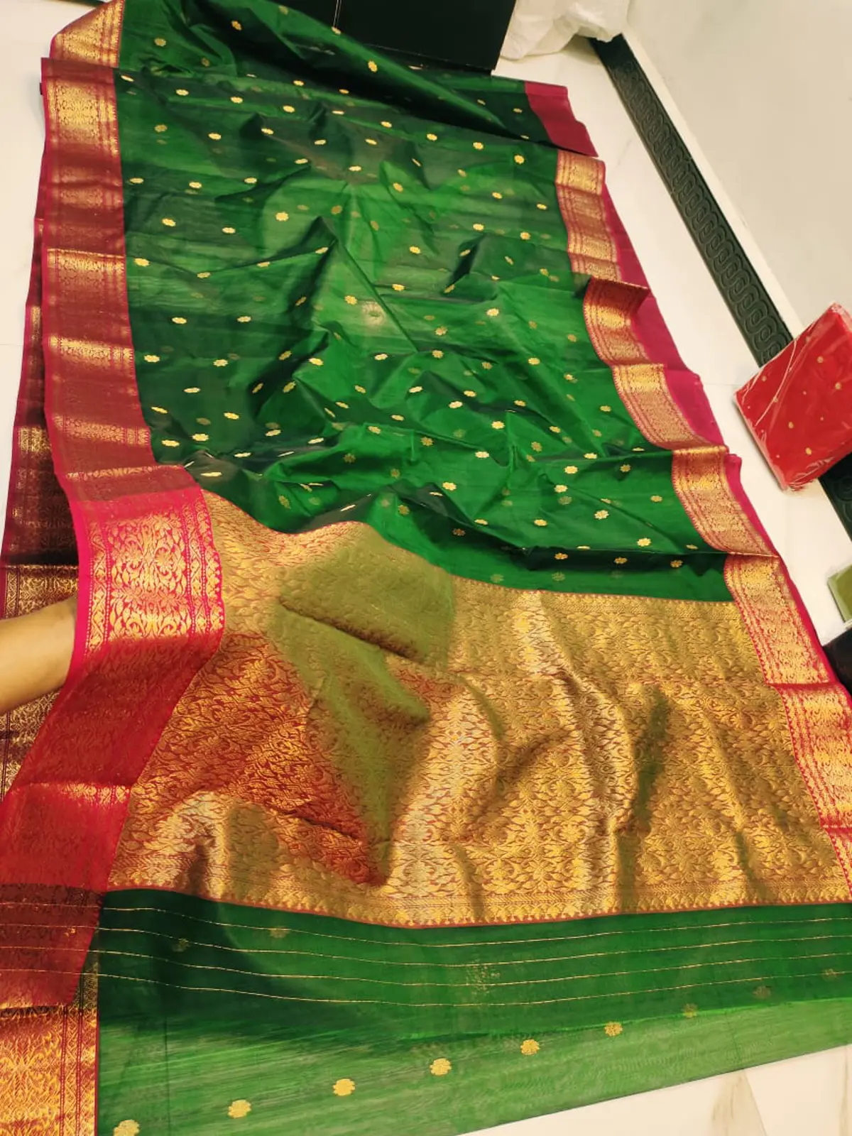 Emerald Grove with Antique Gold Brocade Kataan Silk - Handloom Chanderi Saree