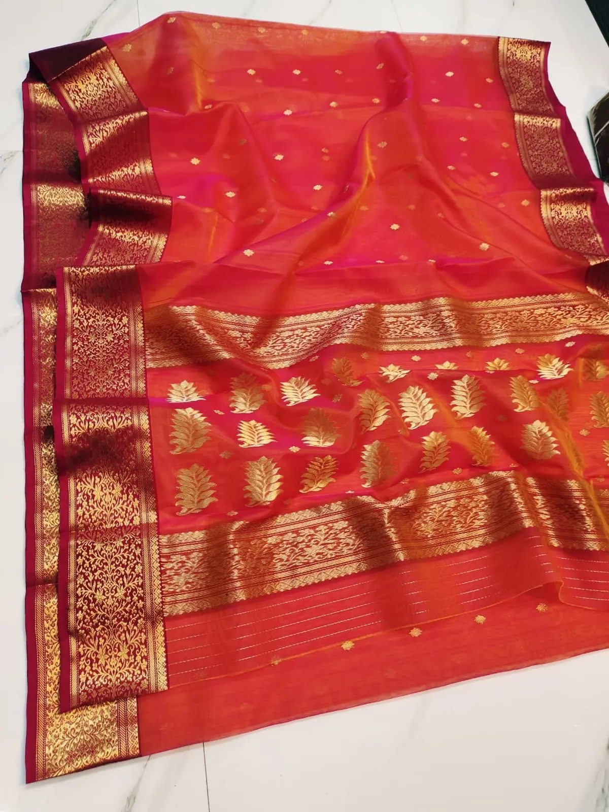 Handwoven Fuchsia & Coral Ombre Fuchsia and Coral Ombre with Regal Gold Zari Border and Pallu Chanderi Silk - Authentic Chanderi Silk Saree Chanderi Saree - View 4